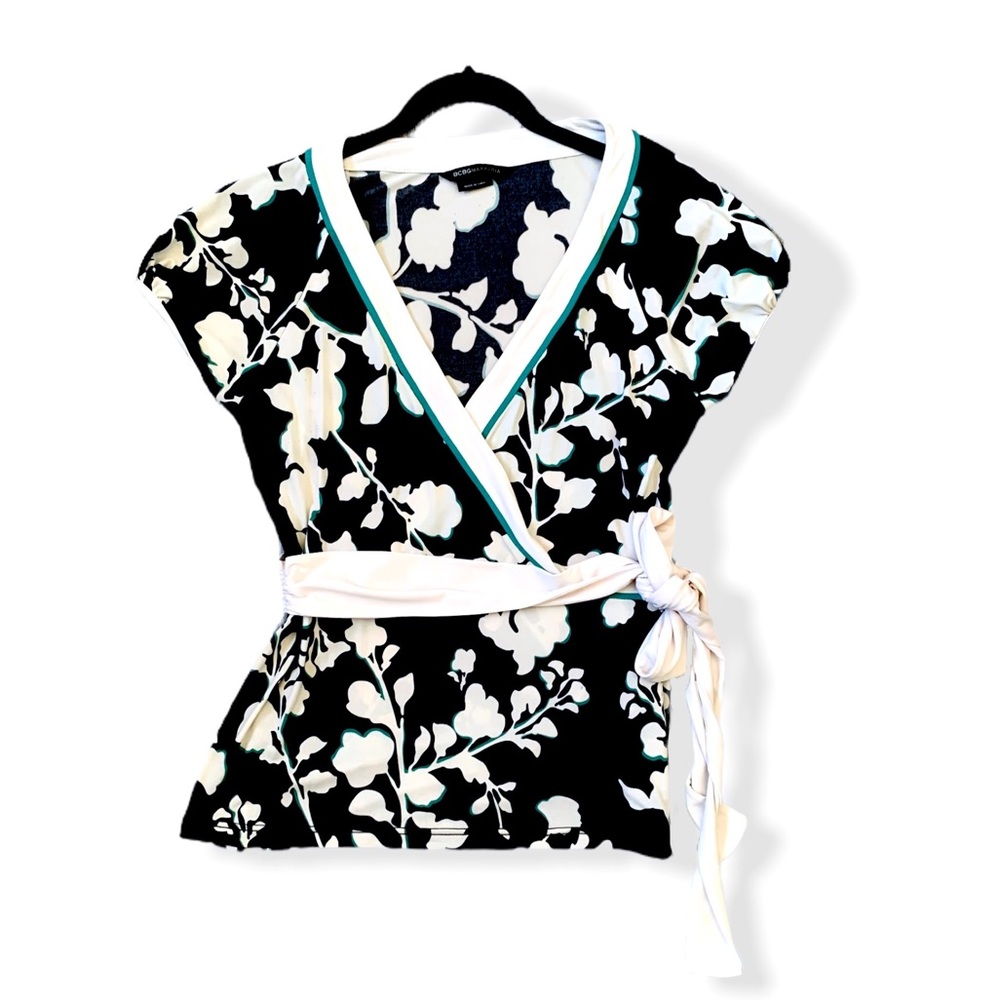 BCBG MAXAZARIA Silky Short Sleeve Floral Print Wrap Front Blouse